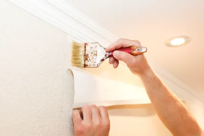 Pose de papier peint à Lescure-Jaoul — revêtements muraux et toiles de verre